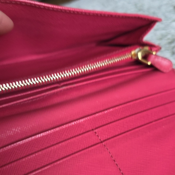 Prada Bifold LingWallet - Picture 4 of 16